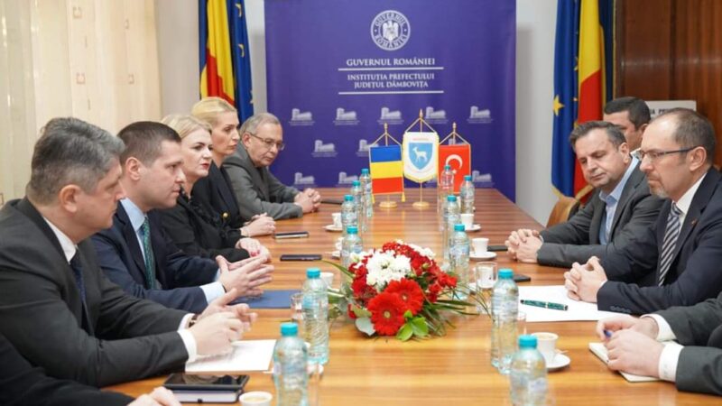 Excelența Sa Özgür Kıvanç Altan, Ambasador Extraordinar și Plenipotențiar al Republicii Turcia în România, a fost prezent în județul Dâmbovița.