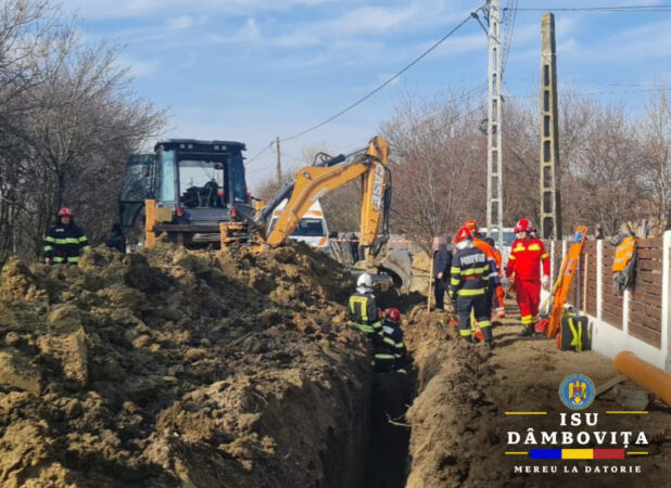 A văzut moartea cu ochii: Un bărbat prins sub pământ în șanțul de canalizare în care lucra Ieri, în jurul prânzului, s-a dat alerta la 112, se solicita intervenția de urgență a echipajelor de prim ajutor în comuna Mogoșani.