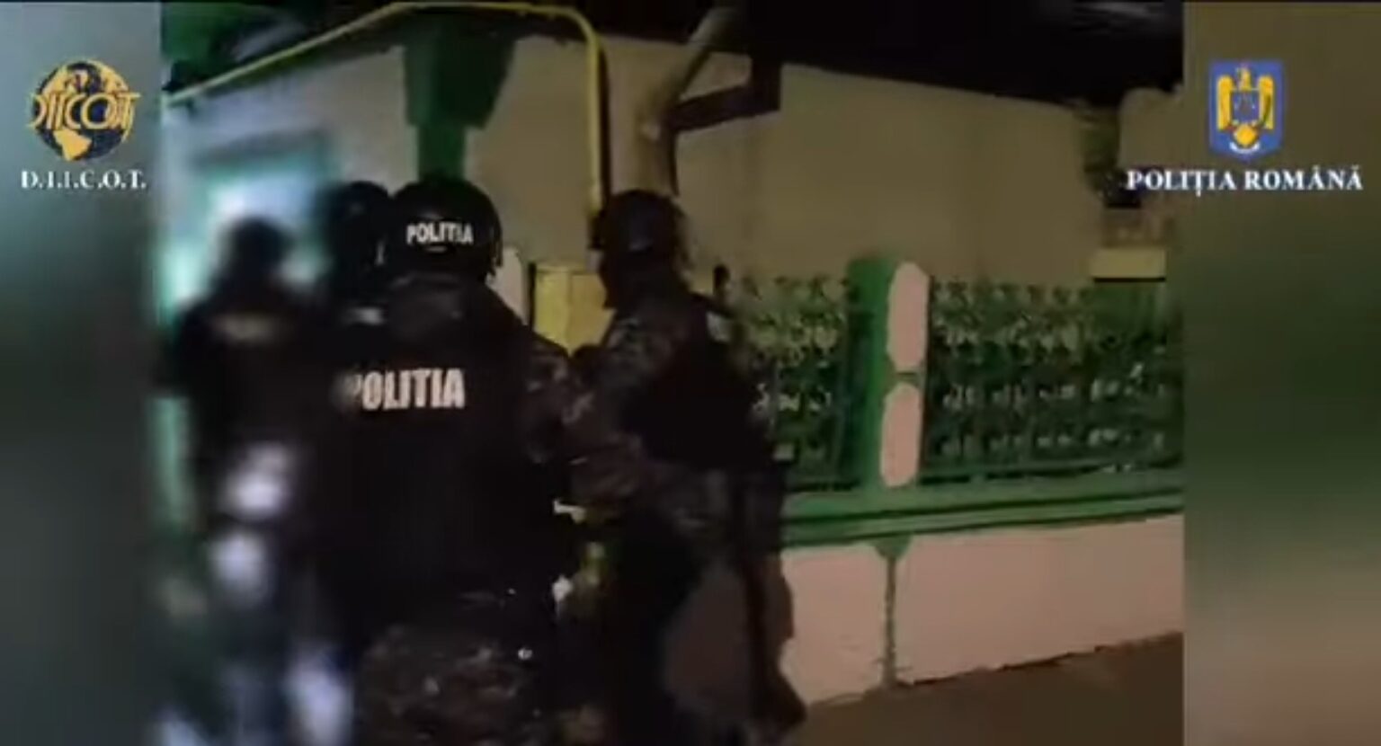 Membrii unui grup infracțional organizat, care acționau în județul Argeș, ar fi indus în eroare operatorii unor case de amanet