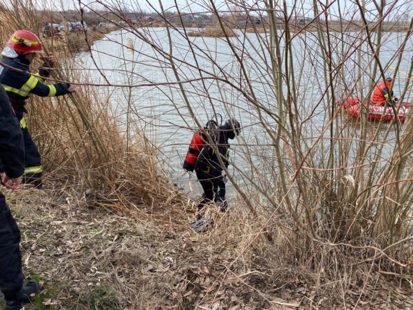 Descoperire macabră în comuna Vișina Joi, în jurul orei 09:00, pompierii dâmbovițeni au fost solicitați să intervină pe raza localității Vișina, în cazul unei persoane înecate.