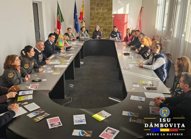 Într-un efort comun de a crește gradul de conștientizare a cetățenilor, pompieri și polițiști din structurile de prevenire și informare publică