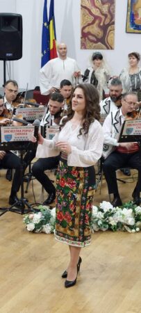 „Dragobete cu iubire” este numele spectacolului organizat de Centrul Județean de Cultură ieri după-amiază, în Amfiteatrul Liceului de Arte „Bălașa Doamna”.