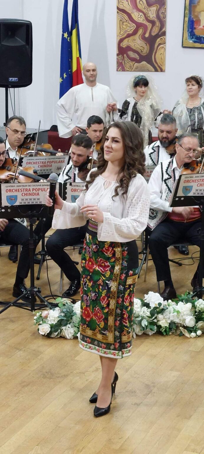 „Dragobete cu iubire”, un spectacol de excepție „Dragobete cu iubire” este numele spectacolului organizat de Centrul Județean de Cultură ieri după-amiază, în Amfiteatrul Liceului de Arte „Bălașa Doamna”.