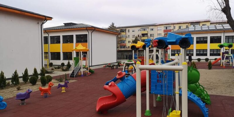 Municipiul Târgoviște este pe locul 1 în regiunea Sud-Muntenia, cu Grădinița nr. 8, „Rază de Soare”, modernizată cu fonduri europene Administrația târgovișteană a obțin locul 1 în regiunea Sud-Muntenia, la capitolul investiții în educație cu fonduri europene.