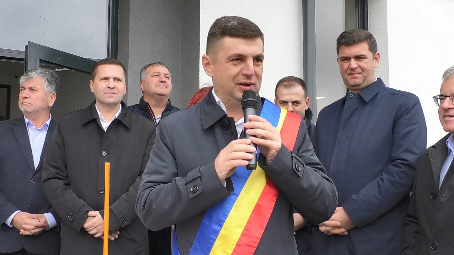 Administrația locală de la Corbii Mari va realiza două școli noi, una în satul Petrești și alta în satul Grozăvești Administrația locală de la Corbii Mari, condusă de primarul Ionuț Bănică încă din prima zi de mandat și-a luat un angajament ferm și anume să investească