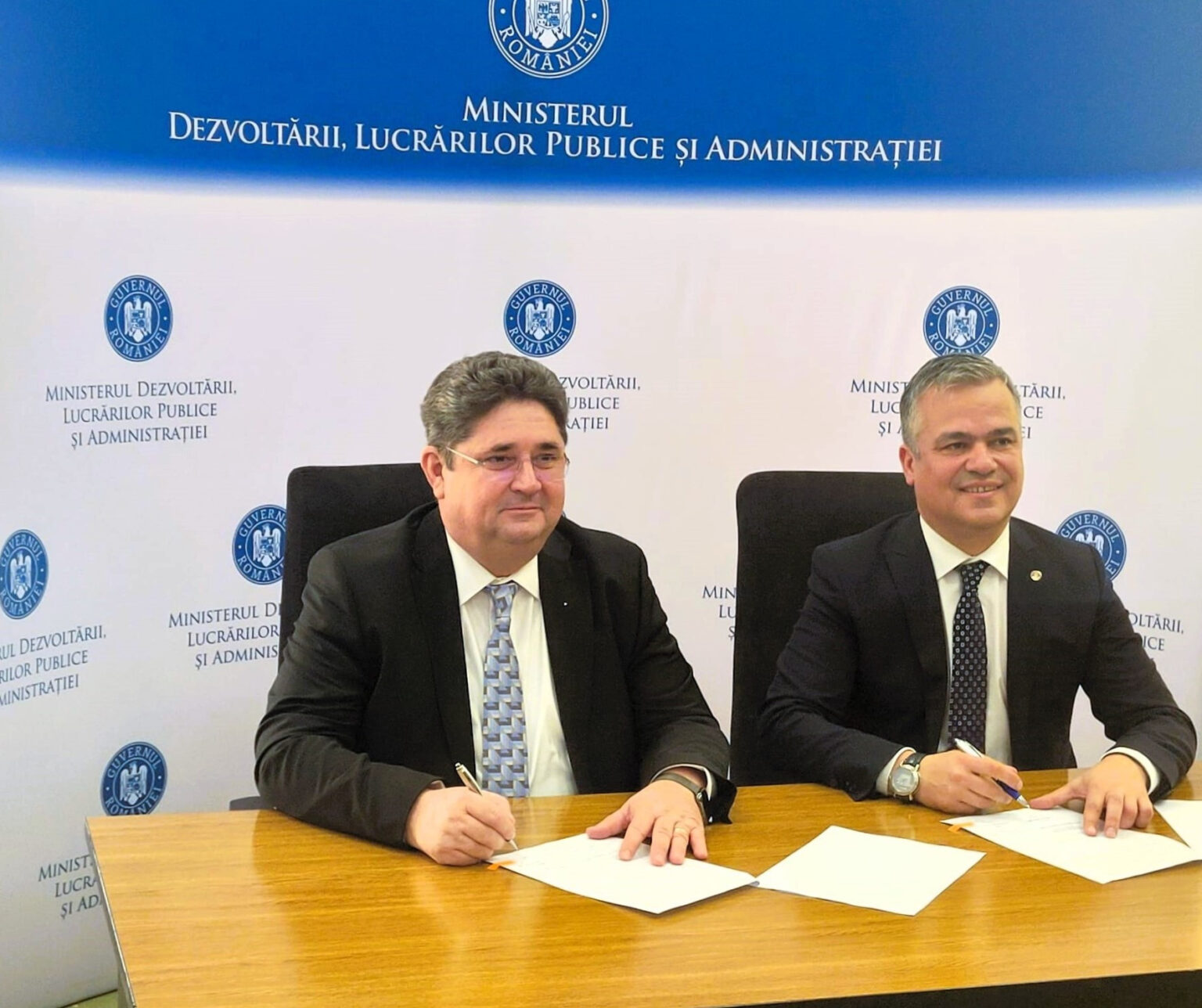 Primarul orașului Răcari, Marius Caravețeanu a semnat ieri, contractul de finanțare pentru  proiectul "Construire pod peste râul Colentina, DC 151/1, sat Stănești, oraș Răcari, județul Dâmbovița."