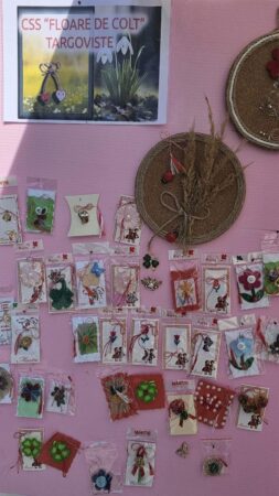 Copiii și adulții cu dizabilități, găzduiți în serviciile de tip rezidențial ale DGASPC DÂMBOVIŢA, și-au dat toată silința să realizeze cele mai frumoase mărțișoare.