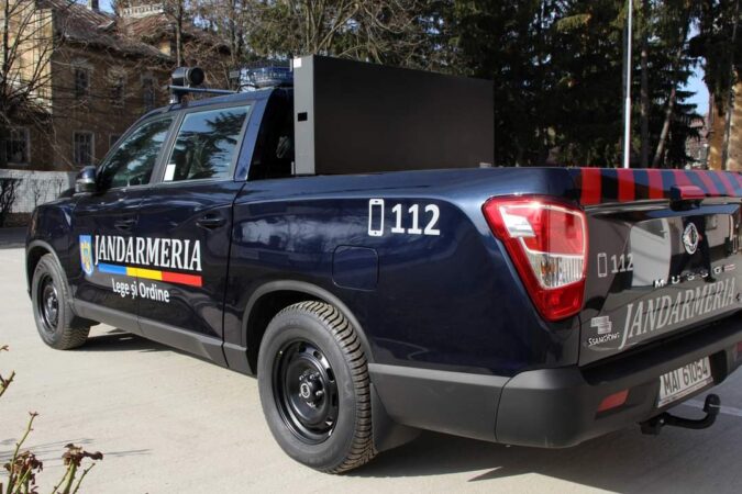 Pentru a interveni în sprijinul populației este nevoie pe lângă pregătirea teoretică și fizică și de tehnica potrivită intervenției, în funcție de zona în care are loc aceasta.