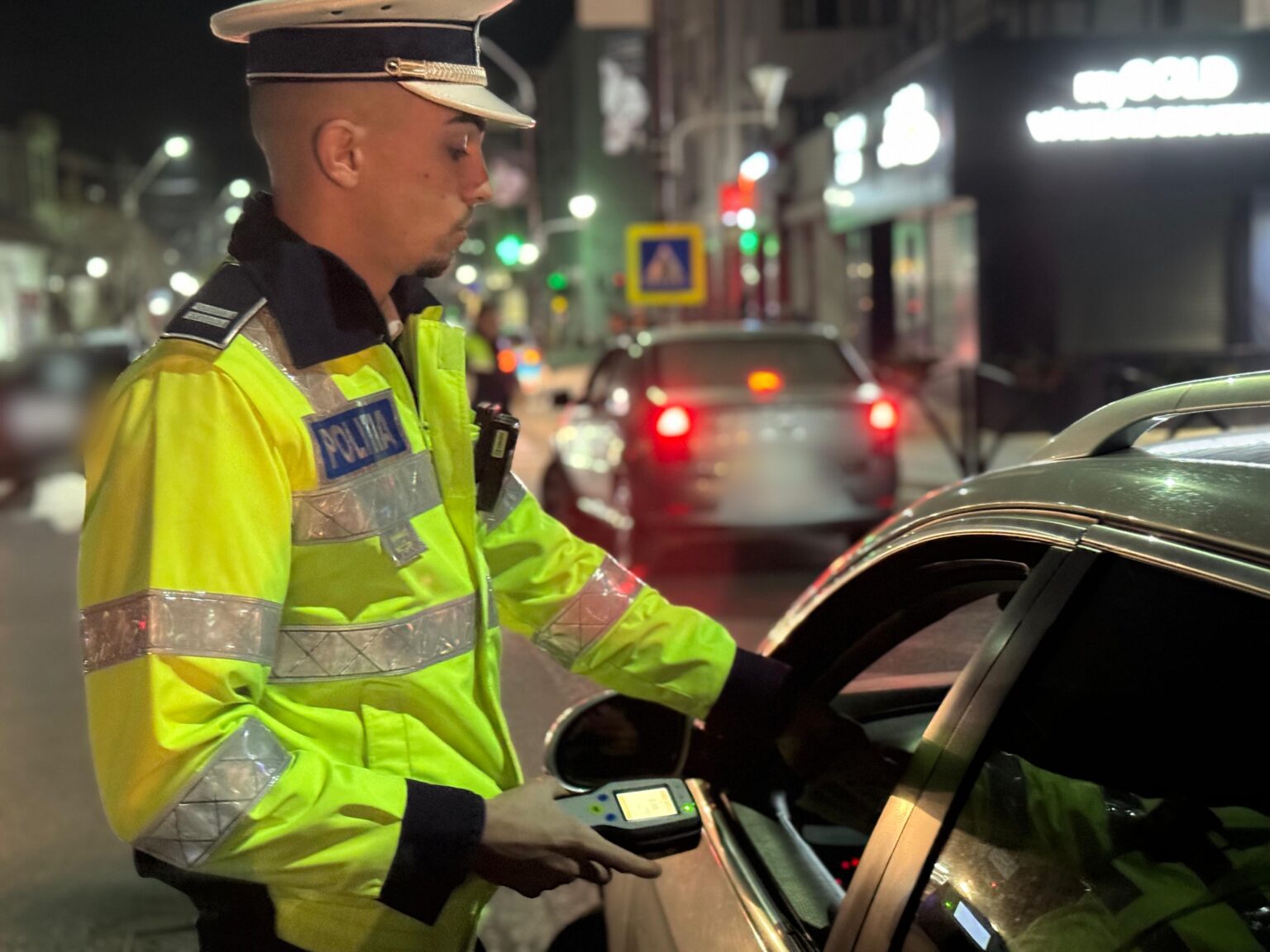 Polițiștii din cadrul Biroului Rutier au depistat, la intersecția bd. Eroilor cu str. Calea Domnească, un bărbat de 39 de ani