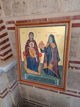 În fiecare an, pe data de 10 februarie, Biserica Ortodoxă îl cinstește pe Sfântul Haralambie Despre viața sfântului se știe că a fost episcop în Cetatea Magneziei din Asia Mică și că i-a călăuzit pe oameni în ceea ce privește calea mântuirii.