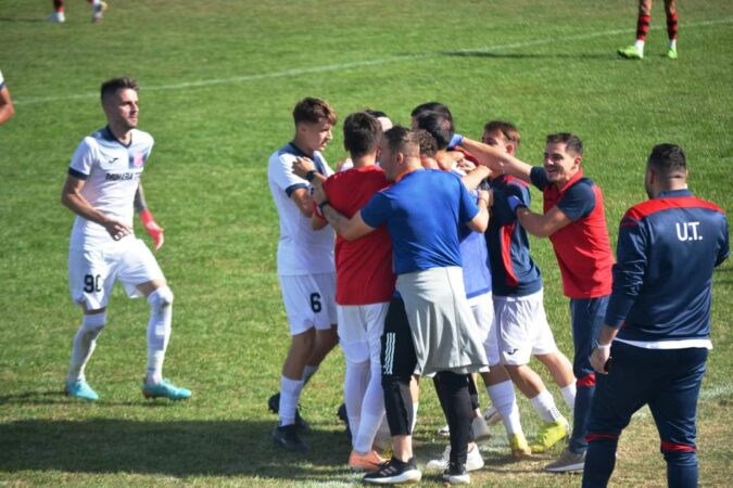 Urban Titu este lider în Liga 4-seniori Urban Titu are cel mai bun punctaj (41) la jumătatea sezonului în Liga 4, ediția 2023/2024. Echipa antrenată de Florin Anton