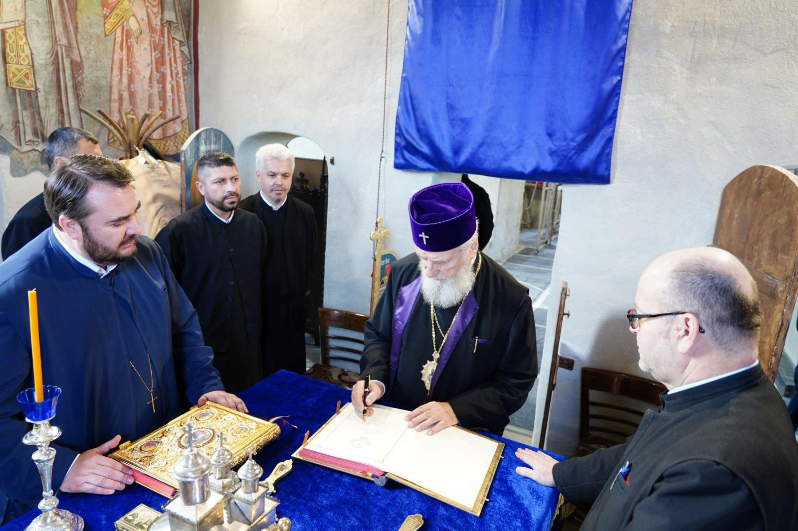 Înaltpreasfinţitul Părinte Arhiepiscop și Mitropolit Nifon a făcut o vizită pastorală în Municipiul Târgoviște, la parohii ale protoieriilor Târgoviște 