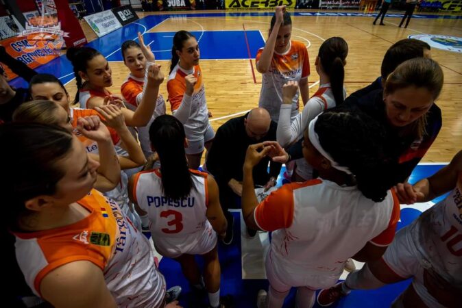 CSM Târgoviște a obținut  victorie în al doilea meci din play-off în fața CS Universitatea Cluj, a fost o  partidă plină de pasiune și determinare.