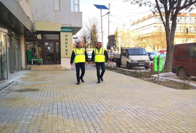 Au început lucrările de modernizare și asfaltare pe strada Poet Grigore Alexandrescu din Târgoviște Strada Poet Grigore Alexandrescu din Târgoviște a intrat într-un amplu proces de modernizare.