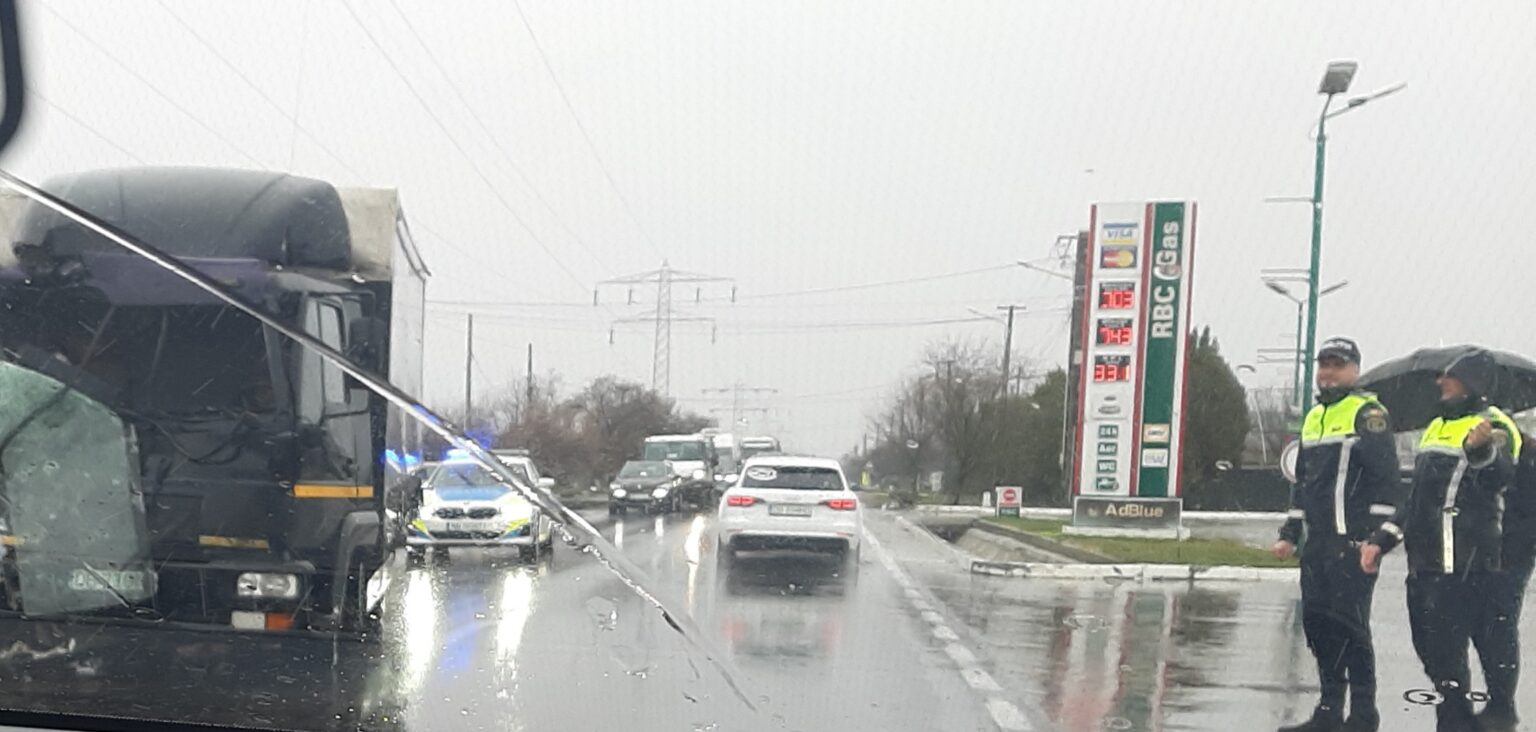 Pe DN 71 Târgoviște-București,  în localitatea Bungetu, a avut loc un accident. 