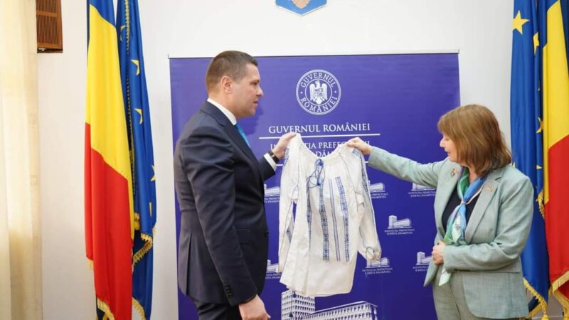 Prefectul județului Dâmbovița, Claudia Gilia și  președintele CJ Dâmbovița, Corneliu Ștefan au avut deosebita onoare de a primi la Consiliul Județean Dâmbovița