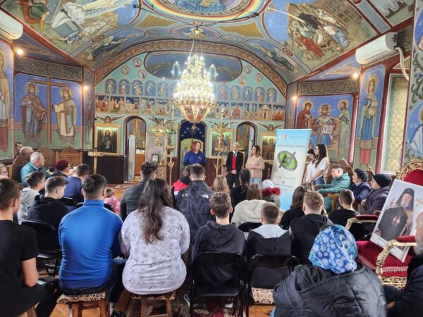 La  Biserica Sf. Nicolae din satul Merii, comuna dâmbovițeană  Mogoșani, a avut loc o acțiune inedită de prevenire