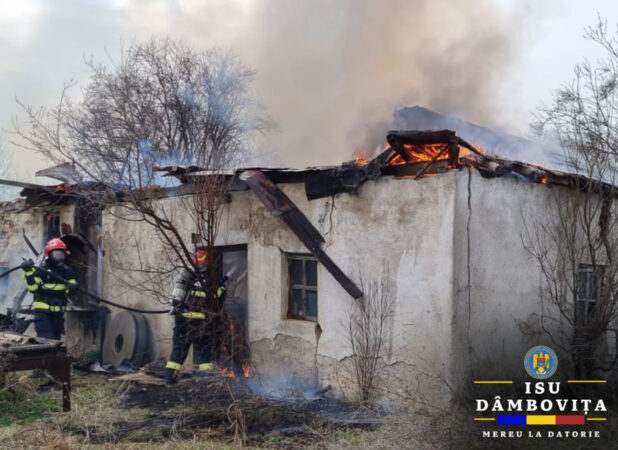 Detașamentul de Pompieri Târgoviște  a intervenit cu trei autospeciale de stingere cu apă și spumă și un echipaj SMURD.