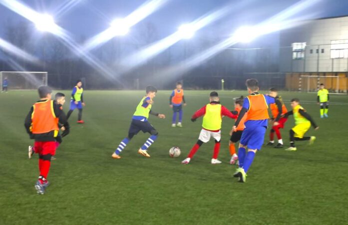  Număr impresionant de participanți la prima acțiune pentru formarea Selecționatei Dâmbovița U12 (copii născuți în anul 2012), derulată sub coordonarea lui Cosmin Toboșaru. 