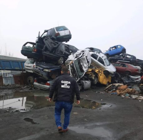 Comisariatul Judeţean Dâmboviţa al Gărzii Naționale de Mediu își desfășoară activitatea în baza prevederilor H.G. nr.  1005/2012, cu un număr