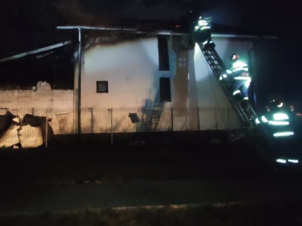 Garda de Intervenție Răcari a acționat cu două autospeciale de stingere cu apă și spumă și un echipaj SMURD