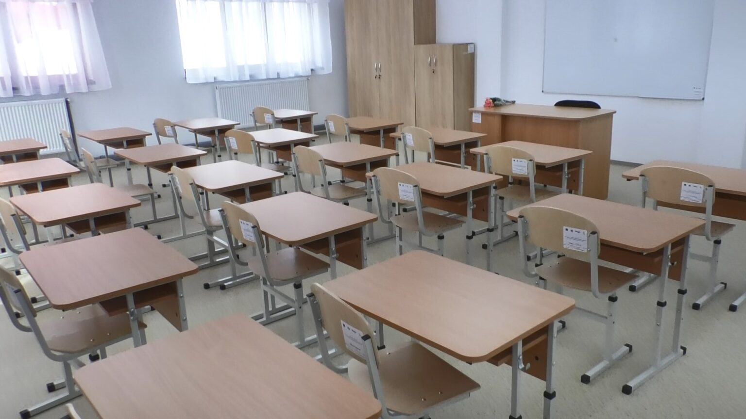 Administrația locală de la Malu cu Flori, condusă de primarul Ion Constantin, și-a onorat o promisiune făcută comunității, a finalizat și a dat în folosință  noua Școală Gimnazială Malu cu Flori.