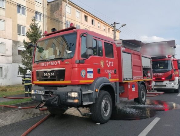 Duminică, în  jurul orelor 14:25, pompierii au fost alertați  și  au intervenit imediat  în cazul unei scurgeri de gaze la un bloc în orașul Titu, str. I.C Visarion.