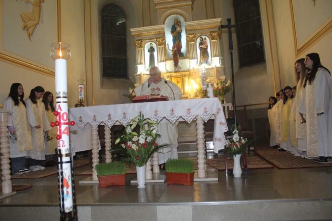 Credincioșii catolici au sărbătorit ieri , Paștele. Diferența zilelor de sărbătorire a Paștelui Catolic de Paștele Creștin-Ortodox