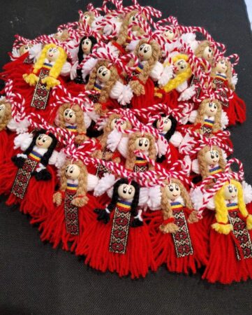 Numele popular al lunii Martie este “mărţişor”, cuvânt care provine din limba latină “martius”.