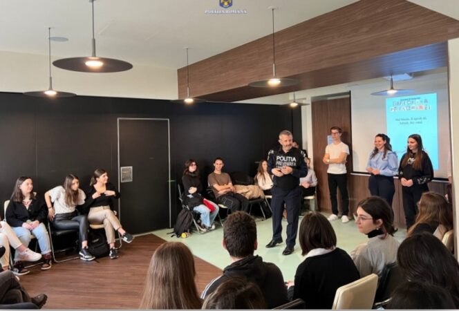 Ieri,  20 martie, polițiștii din cadrul Compartimentului de Analiză și Prevenire a Criminalității, în cadrul Proiectului de prevenire a victimizării minorilor