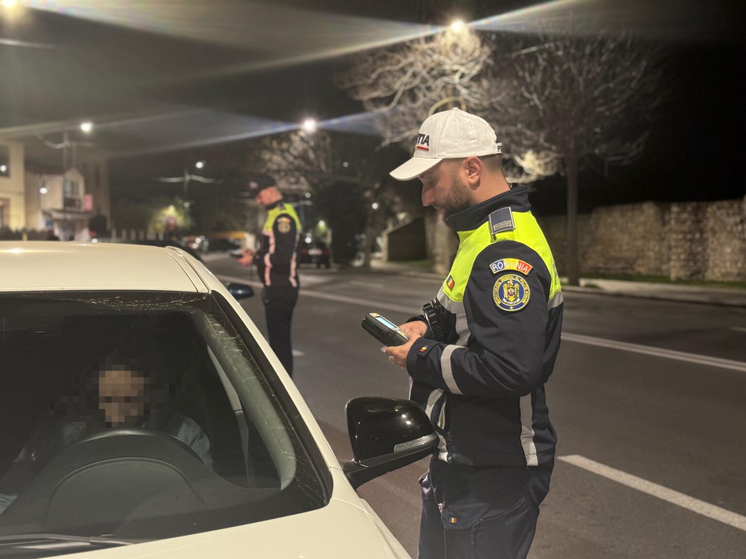 În cursul nopții de 30 spre 31 martie a.c., în intervalul orar 18:00-02:00, polițiștii rutieri din cadrul Inspectoratului de Poliție Județean Dâmbovița