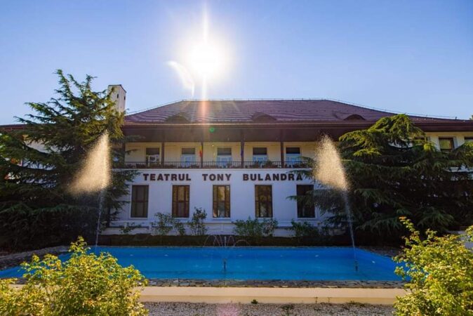 De Ziua Mondială a Teatrului să trimitem aplauzele noastre, aprecierea și admirația către aceia care și-au dedicat viața, energia și inspirația artei teatrale.