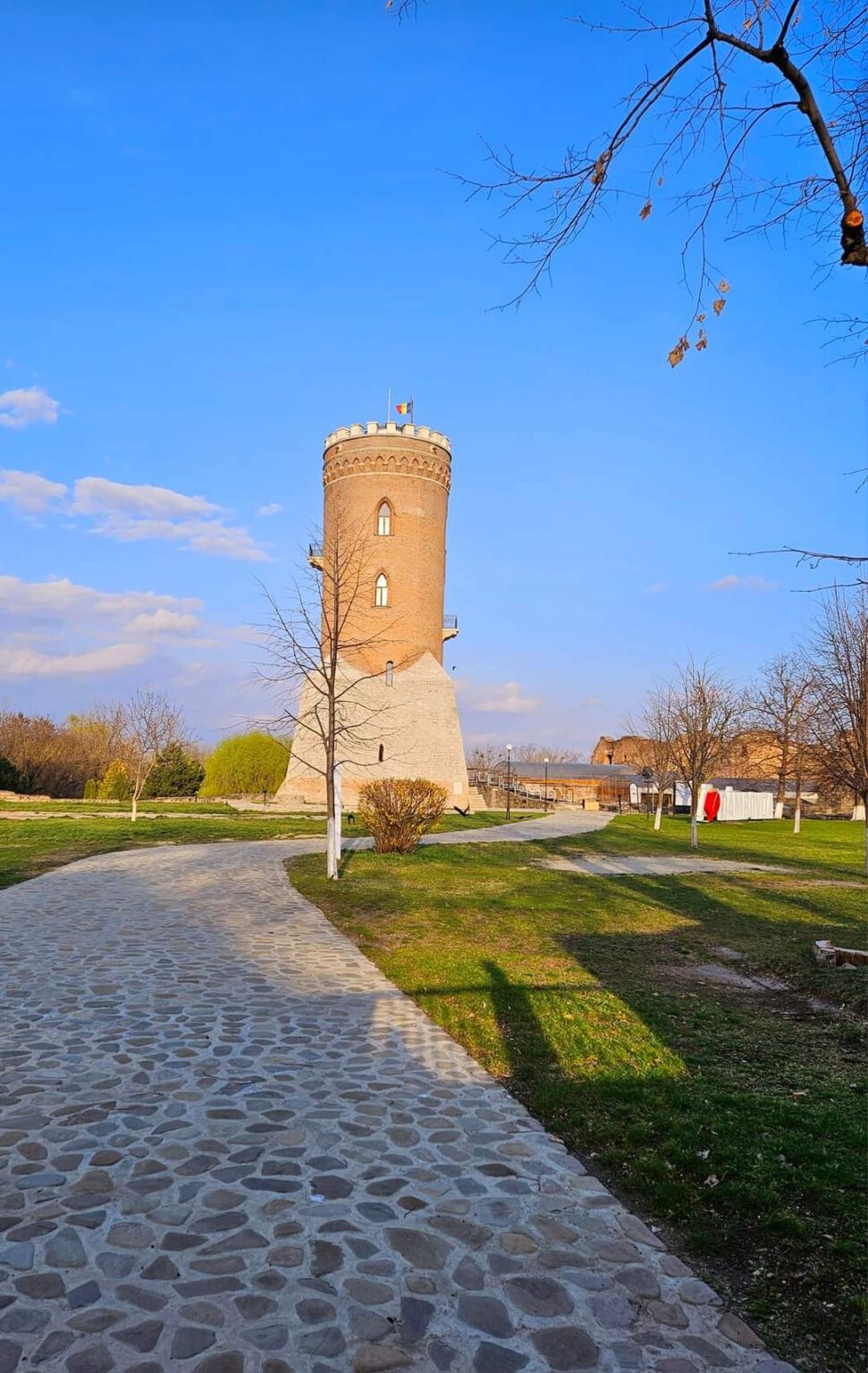 Vești bune pentru angajații din muzee și biblioteci! Începând cu veniturile din luna aprilie, toți specialiștii care lucrează în muzee și biblioteci vor beneficia de majorările salariale pe care le-am convenit cu reprezentanții sindicatelor.