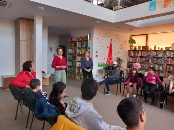 La Filiala pentru Copii a Bibliotecii Județene "I. H. Rădulescu" Dâmbovița s-a desfășurat activitatea ”Ziua Mondială a Poeziei” la care au  participat elevii Centrului de zi integrat din Târgoviște.