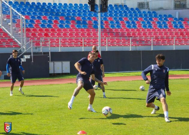 Chindia Târgoviște a dominat primul sfert de oră al meciului de la Târgu Jiu. În minutul 29,Viitorul Pandurii  a deschis scorul 1-0.