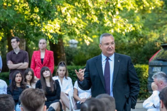 PNL: Configurația actualei guvernări și formula în care intrăm în alegerile europarlamentare sunt esențiale pentru stabilitatea și securitatea României PNL spune că structura actualei guvernări și formula în care intră în alegerile europarlamentare sunt esențiale pentru stabilitatea și securitatea României.