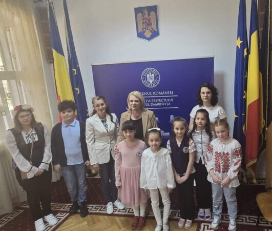 Prefectura Dâmbovița a avut  marea bucurie să găzduiască picturilor tinerelor talente coordonate de doamna profesoară Gabriela Anăstăsoaei.