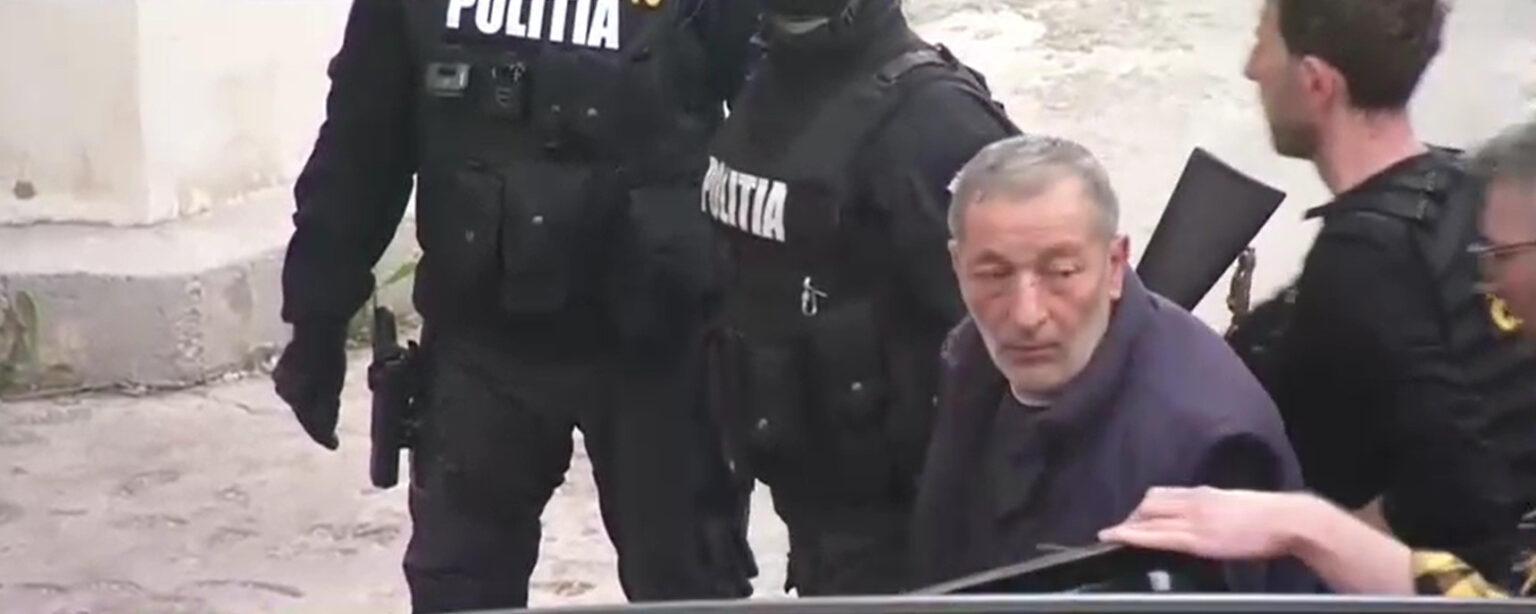 Toate datele anchetatorilor arată că un cetățean turc a comis crima, a tranşat cadavrul şi l-a transportat pe câmp.În urma perchezițiilor