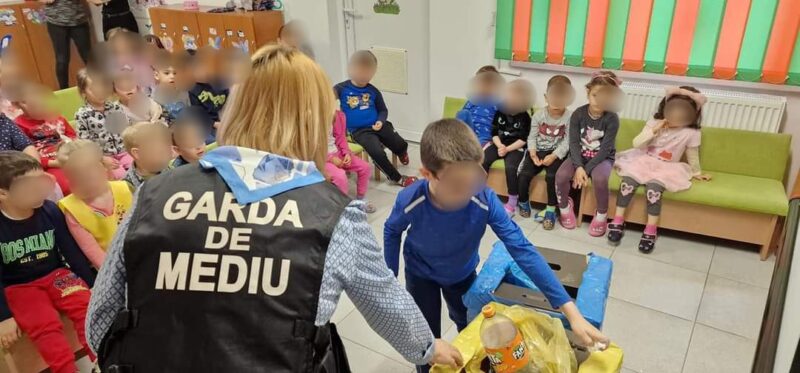 Comisarii Comisariatului Judeţean Dâmboviţa al Gărzii Naționale de Mediu au fost alături de elevii de la Colegiul Vladimir Steinu