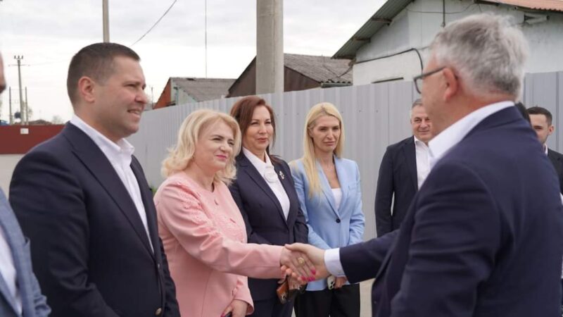 Ministrul Muncii și Solidarității Sociale, Simona Bucura Oprescu, și comisarul european pentru locuri de muncă și drepturi sociale