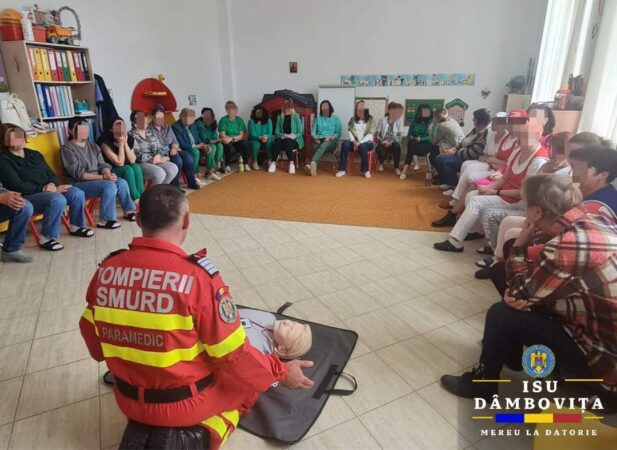 La Grădinița Nr. 2 cu program prelungit din Pucioasa s-a desfășurat vineri o sesiune esențială de pregătire în acordarea primului ajutor. 