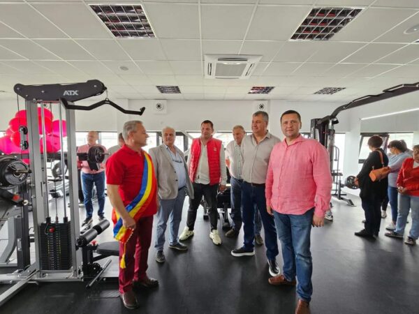 Cu finanțare din bugetul local, administrația locală de la Dragomirești, a realizat o sala de fitness în cartierul Tineretului Cu finanțare din bugetul local, administrația locală de la Dragomirești a realizat o sala de fitness în cartierul Tineretului, tinerii se pot bucura de cele mai moderne condițiile.