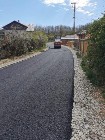 În comuna I.L.Caragiale sunt în plin proces de modernizare mai multe străzi În comuna I.L.Caragiale sunt în plin proces de asfaltare străzile Tufeni, Bărăscu, Geroasa, Grădina Mare, Seceni și Canal Ostroveanu.