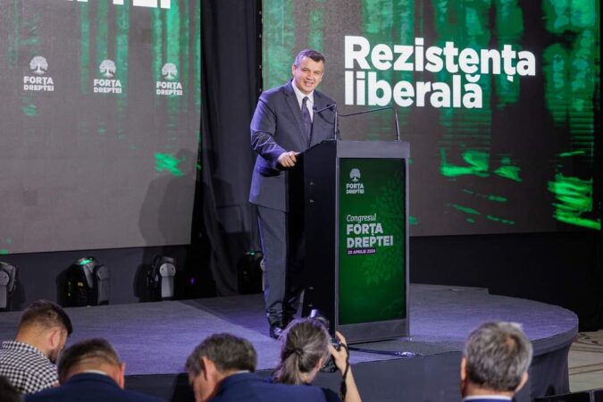 A avut loc Congresul Forţa Dreptei La Congresul Forţa Dreptei care a avut loc în weekend, preşedintele Eugen Tomac i-a felicitat pe membrii FD pentru alegerea pe care au făcut-o, de a fi liberalii adevăraţi din România.