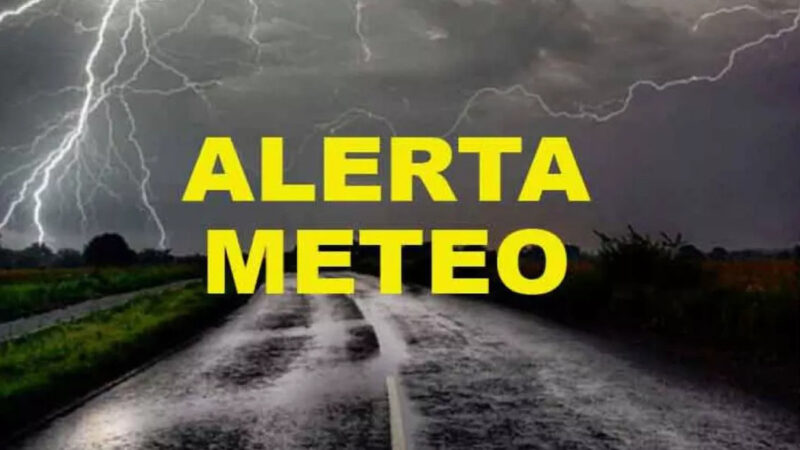 Pentru astăzi, ANM a emis o informare meteo pentru ploi și averse, local însemnate cantitativ, ninsori în zonele înalte de munte, iar pe alocuri și furtuni, pentru joi, 25 aprilie.