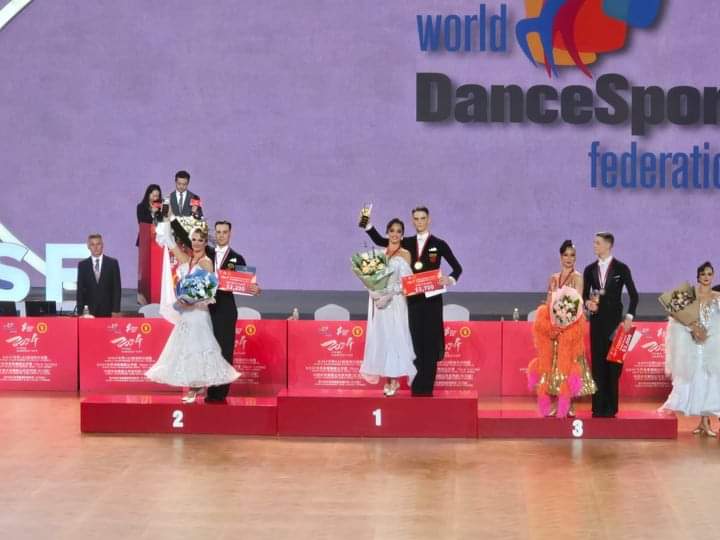 Perechea formată din sportivii Butnaru Luca Teodor și Bidica Julia Denisa, legitimați la clubul Pas În Doi București au cucerit titlul de de campioni mondial