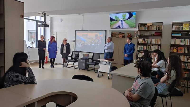 Lt.col. Dedu George Dragoș, ofițer în cadrul Inspectoratului de Jandarmi Județean Dâmbovița, a primit din partea BikeXpert Racing Team