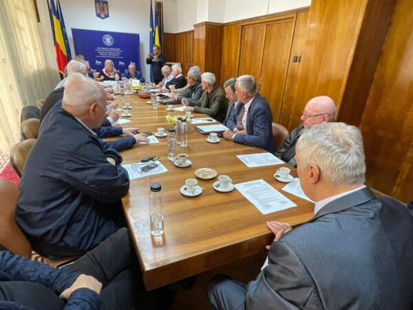 A avut  loc ședința Comitetului Consultativ de Dialog Civic pentru Problemele Persoanelor Vârstnice, lucrările au fost conduse de prefectul județului Dâmbovița. 