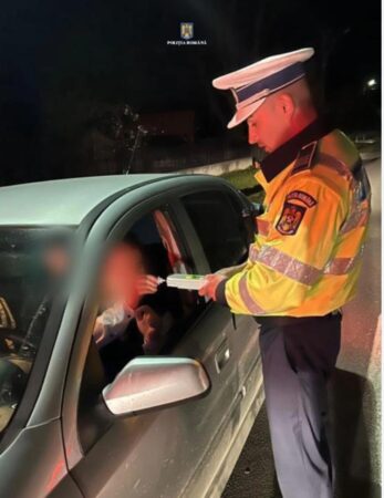 Polițiștii din cadrul Secției nr. 10 Poliție Rurală Petrești au surprins în trafic, pe raza localității Ungureni, un bărbat, de 32 de ani