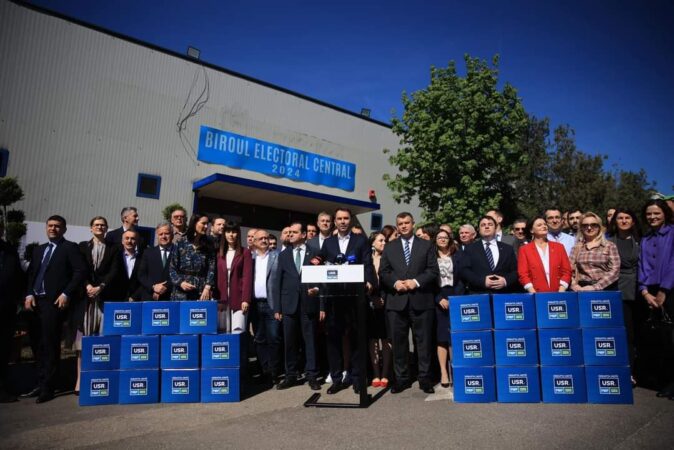 Până pe 30 aprilie, Dreapta Unită rămâne în stradă pentru a strânge semnăturile necesare pentru candidaturile la alegerile locale.  